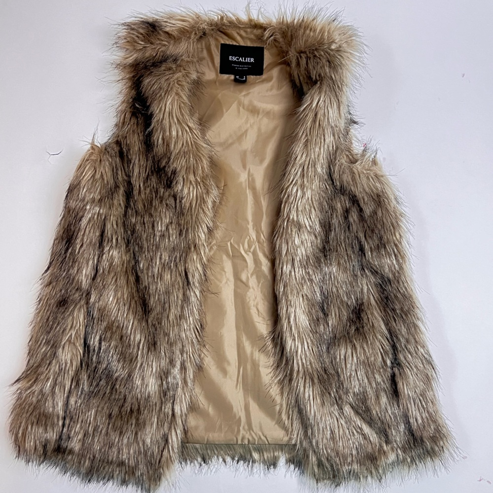 Escalier faux fur vest.